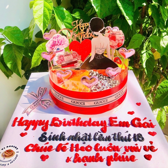 Chủ đề Cô gái + nâng đế ghi nhiều chữ - size 18