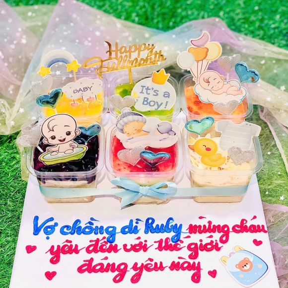 Set hộp Em Bé 6 + nâng đế ghi nhiều chữ